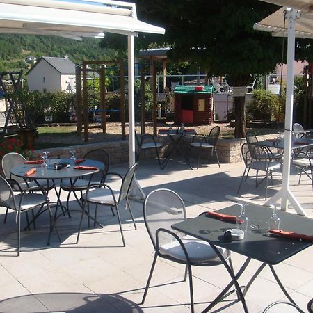 Hotel-Restaurant Le Calice Du Gevaudan - A75 バナサック エクステリア 写真