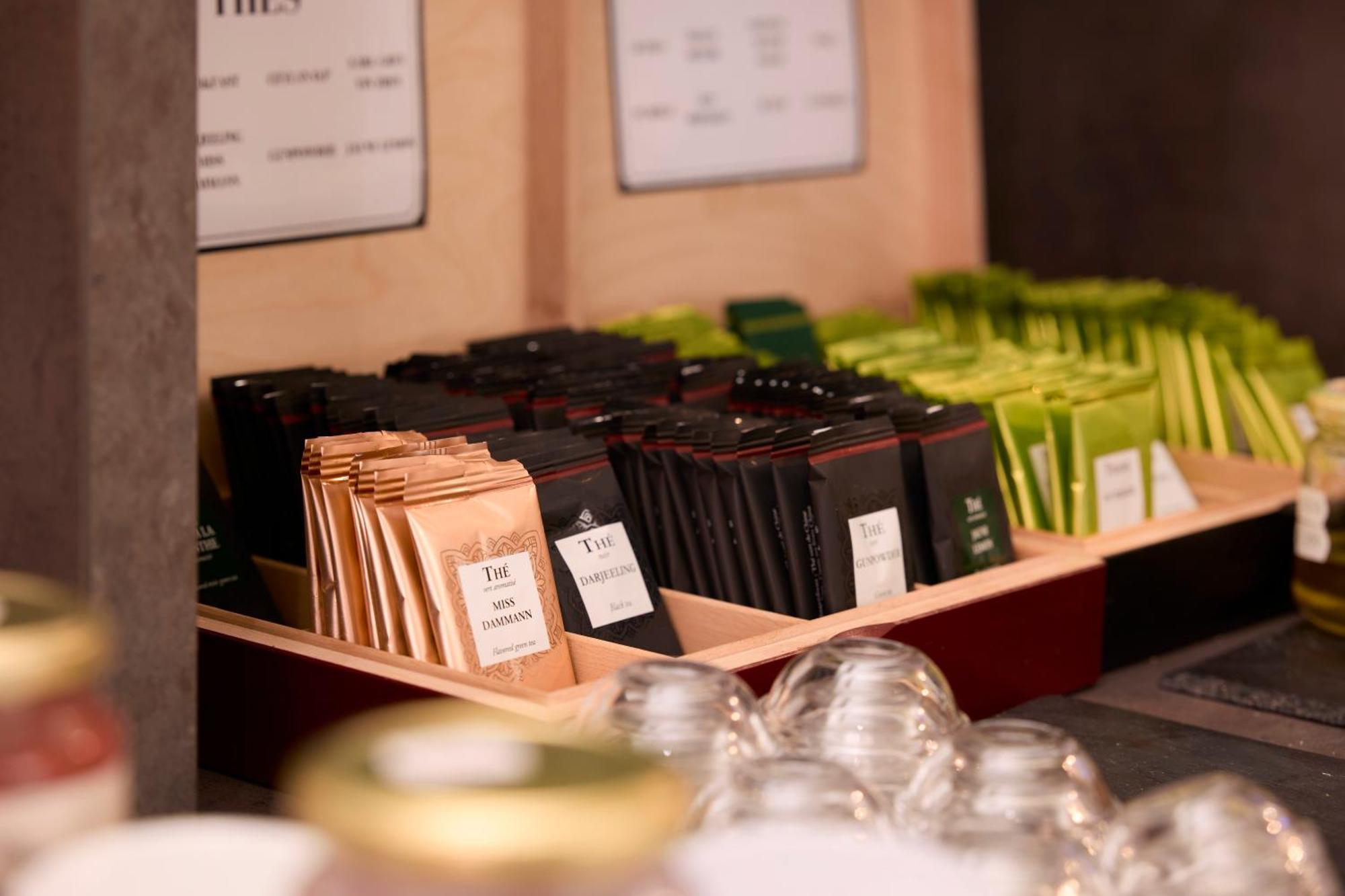 Hotel-Restaurant Le Calice Du Gevaudan - A75 バナサック エクステリア 写真