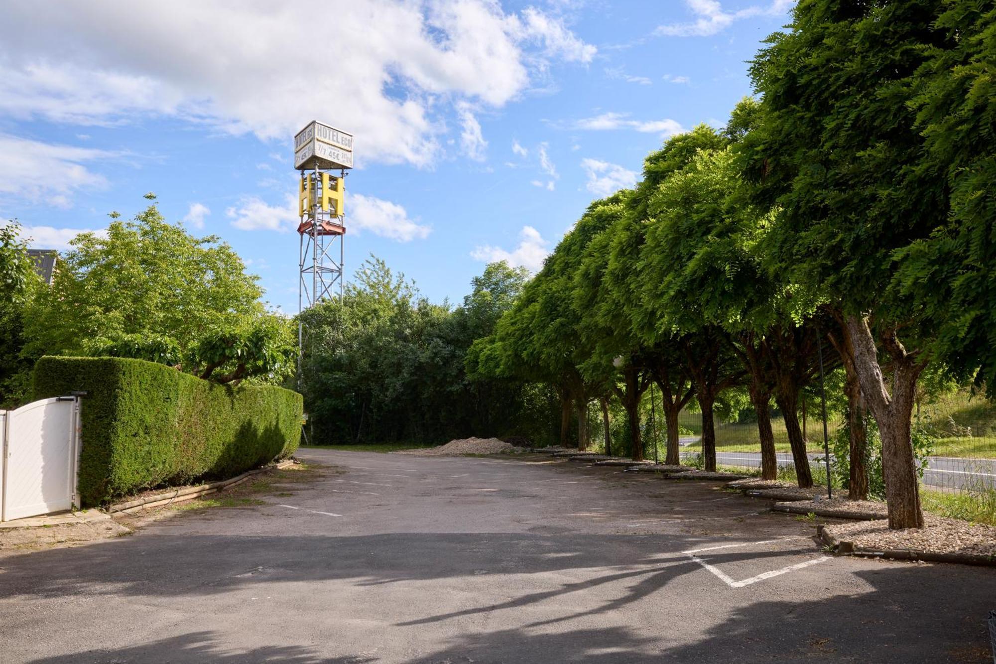 Hotel-Restaurant Le Calice Du Gevaudan - A75 バナサック エクステリア 写真
