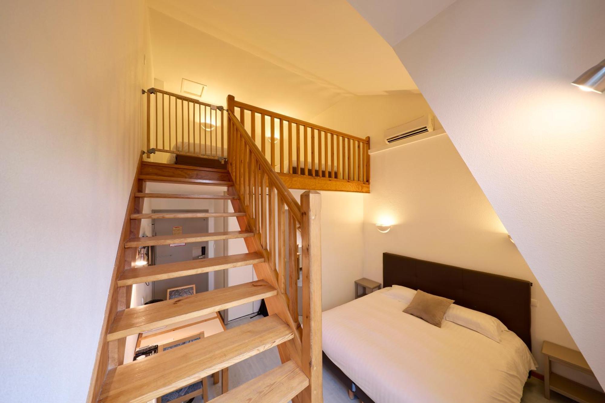 Hotel-Restaurant Le Calice Du Gevaudan - A75 バナサック エクステリア 写真