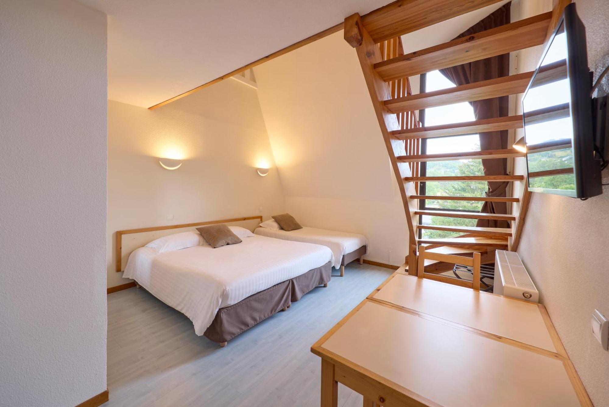 Hotel-Restaurant Le Calice Du Gevaudan - A75 バナサック エクステリア 写真